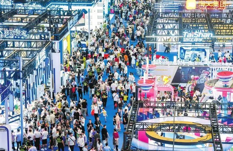 Aerial view of crowded walkways between exhibition halls during a trade fair.